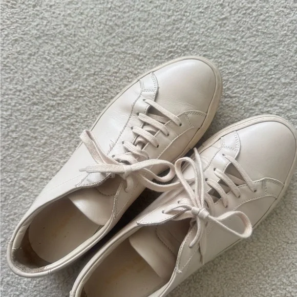 Common projects sneakers size 39